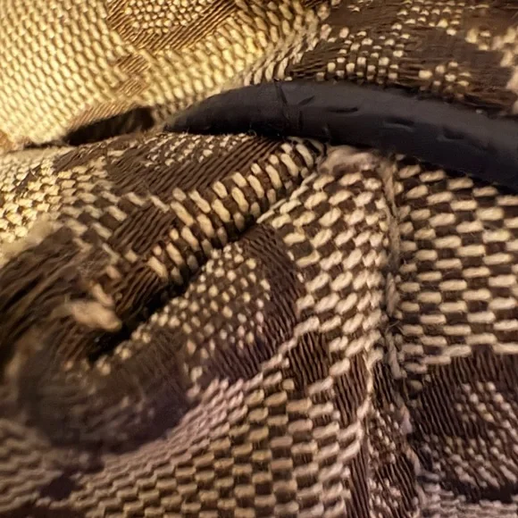 Gucci bag with flaws shown in live - Picture 4 of 15